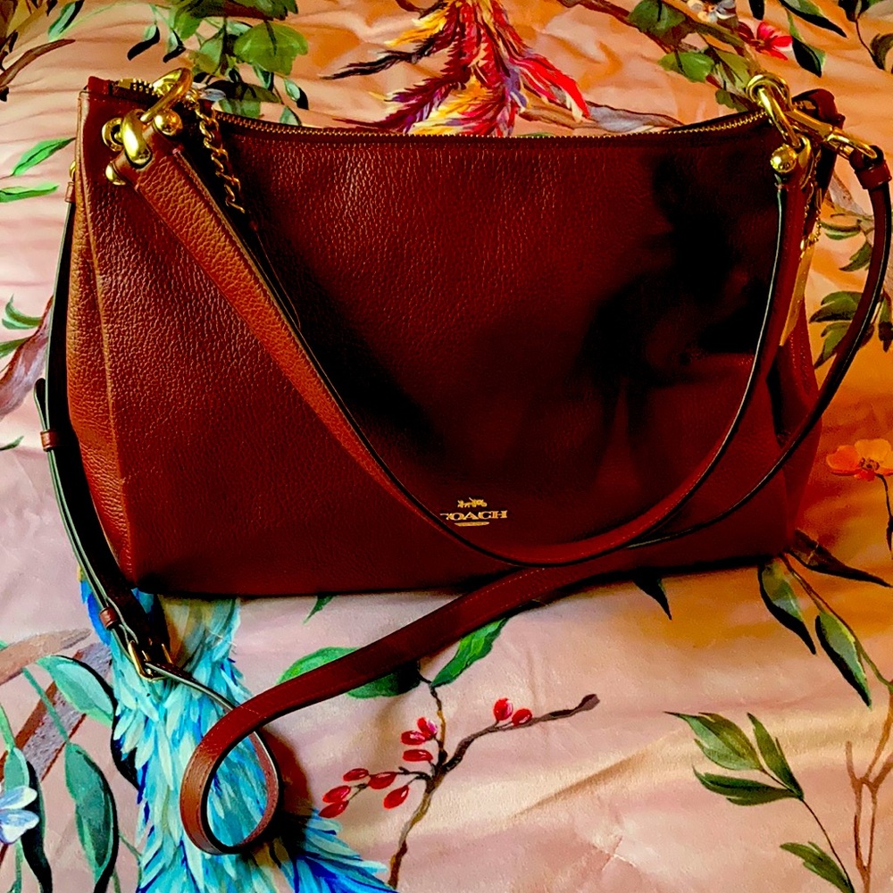 *Authentic* COACH Leather Crossbody/Shoulder bag